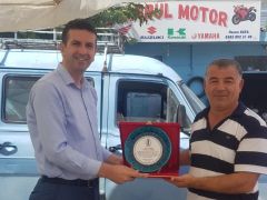 Erbaa’da Yılın Ahisi Seçilen Metin Keskin’e Plaketi Verildi