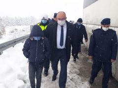 Niksar’da Yolda Kalan Vatandaşların Yardımına Kaymakamlık Yetişti