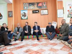Başkan Eroğlu Cem Evine Misafir Oldu: Hepimiz Güzel Bir Halının Motifleri Gibiyiz