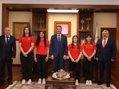 Başkan Eroğlu Şampiyonları Ağırladı