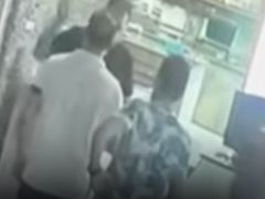 Dikili’de Zabıta Müdüründen Esnafa Yumruklu Saldırı